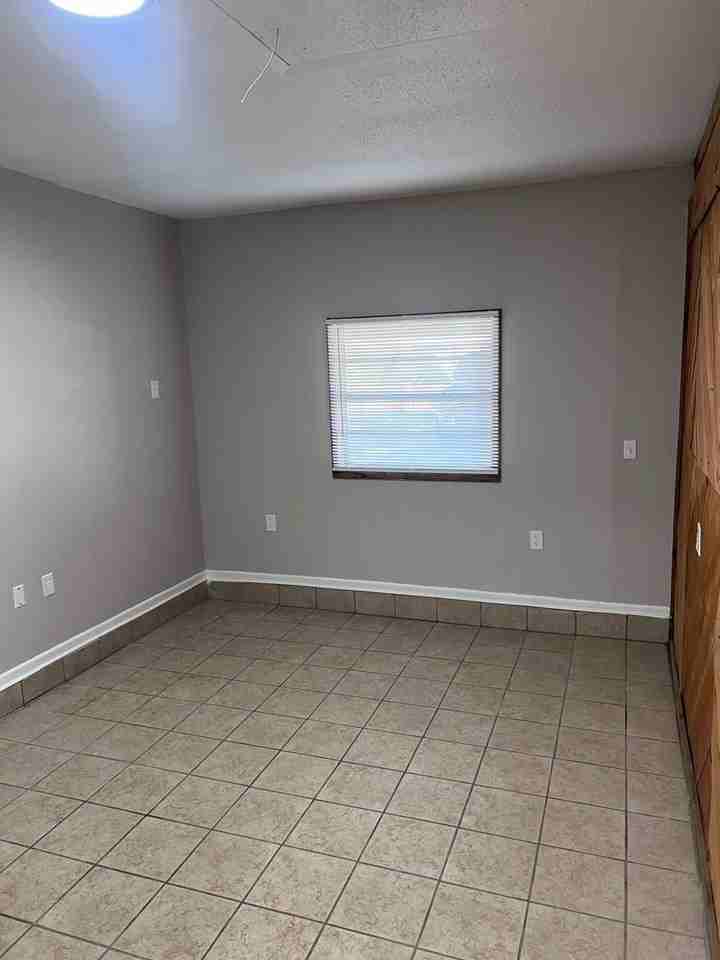 3813 32nd St - Photo 6 of 10
