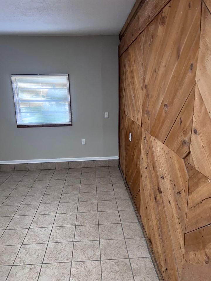3813 32nd St - Photo 7 of 10