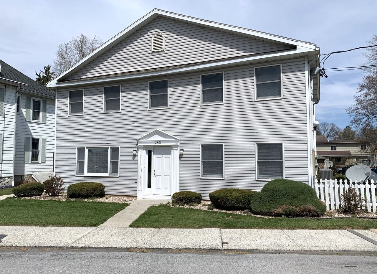 253 College Ave - Photo 2 of 24