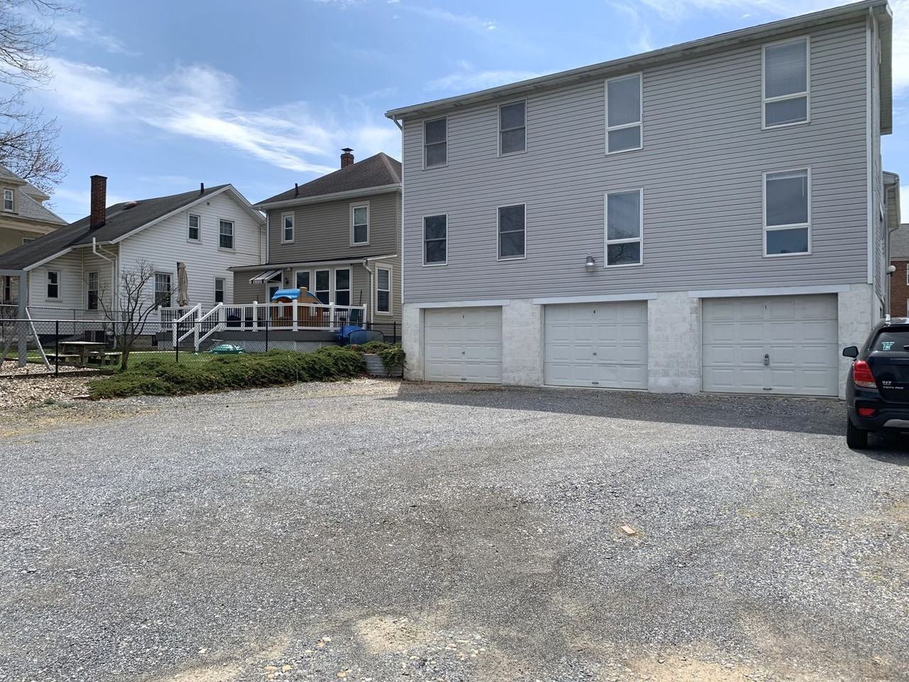 253 College Ave - Photo 3 of 24
