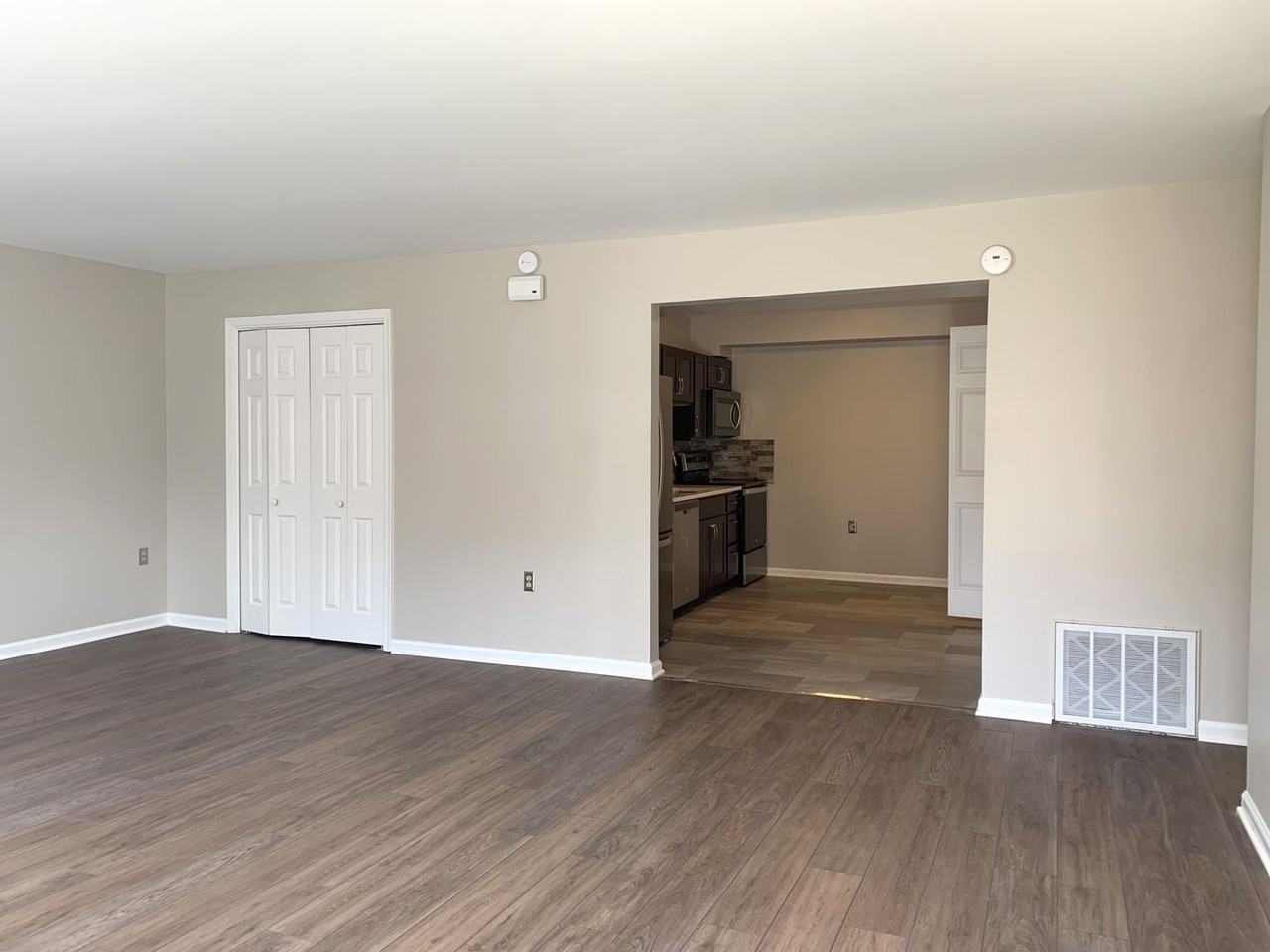253 College Ave - Photo 5 of 24