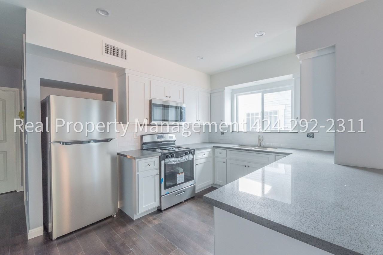 1352 E 23rd Street - Photo 3 of 45