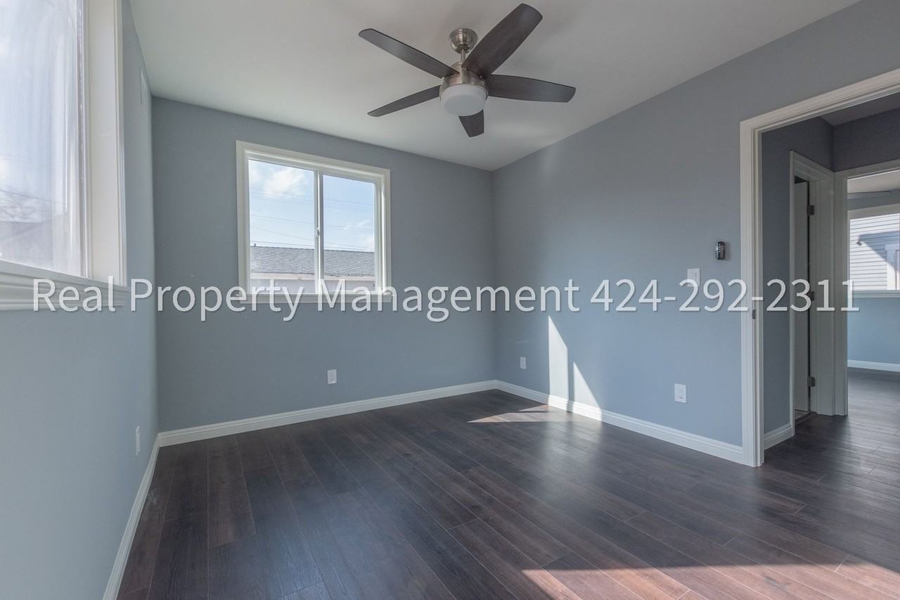1352 E 23rd Street - Photo 4 of 45