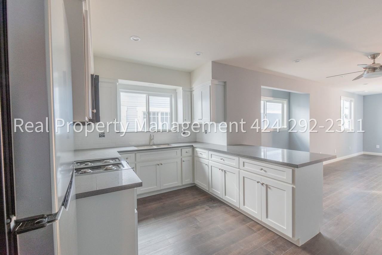 1352 E 23rd Street - Photo 6 of 45