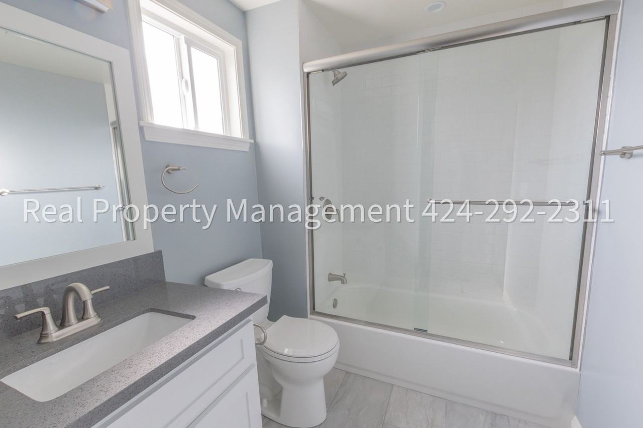 1354 E 23rd St - Photo 4 of 28