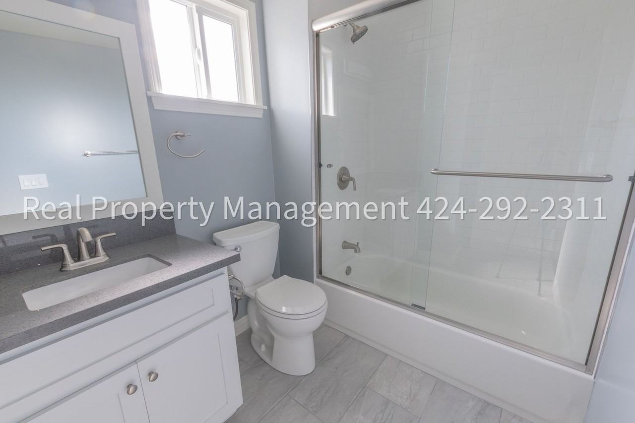 1354 E 23rd St - Photo 6 of 28
