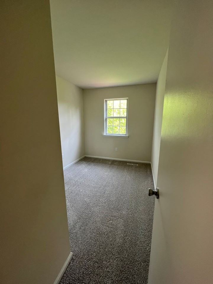 509 Old Forge Dr - Photo 4 of 21