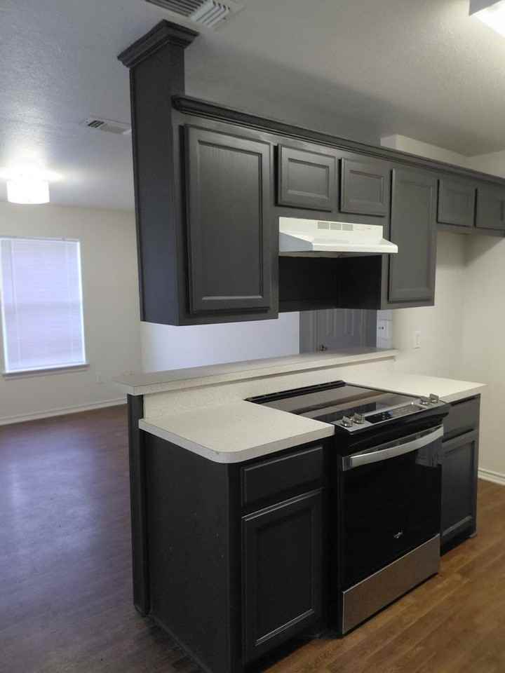 1561 Greenwood Rd #103 - Photo 7 of 26