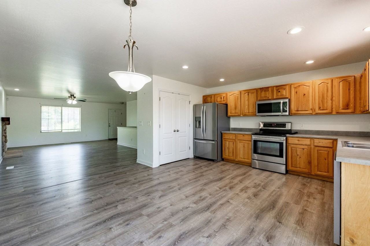 5823 Sagebrook Dr - Photo 5 of 30