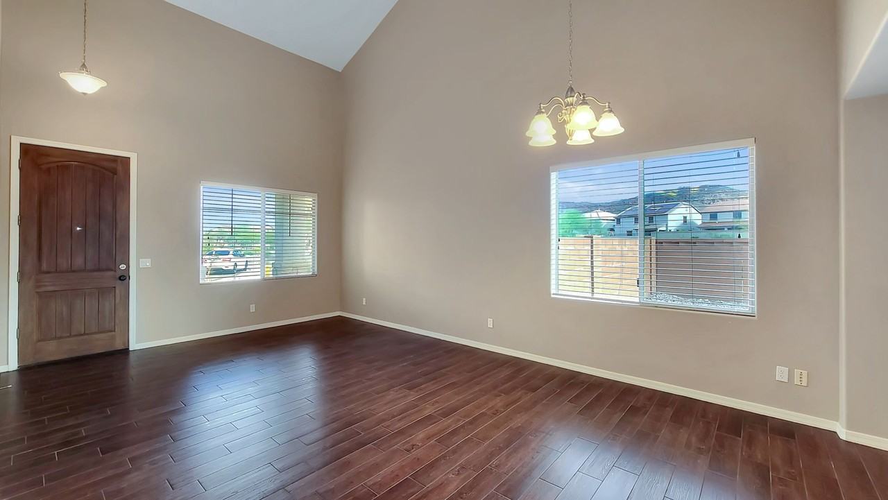 9037 W Plum Rd - Photo 5 of 34