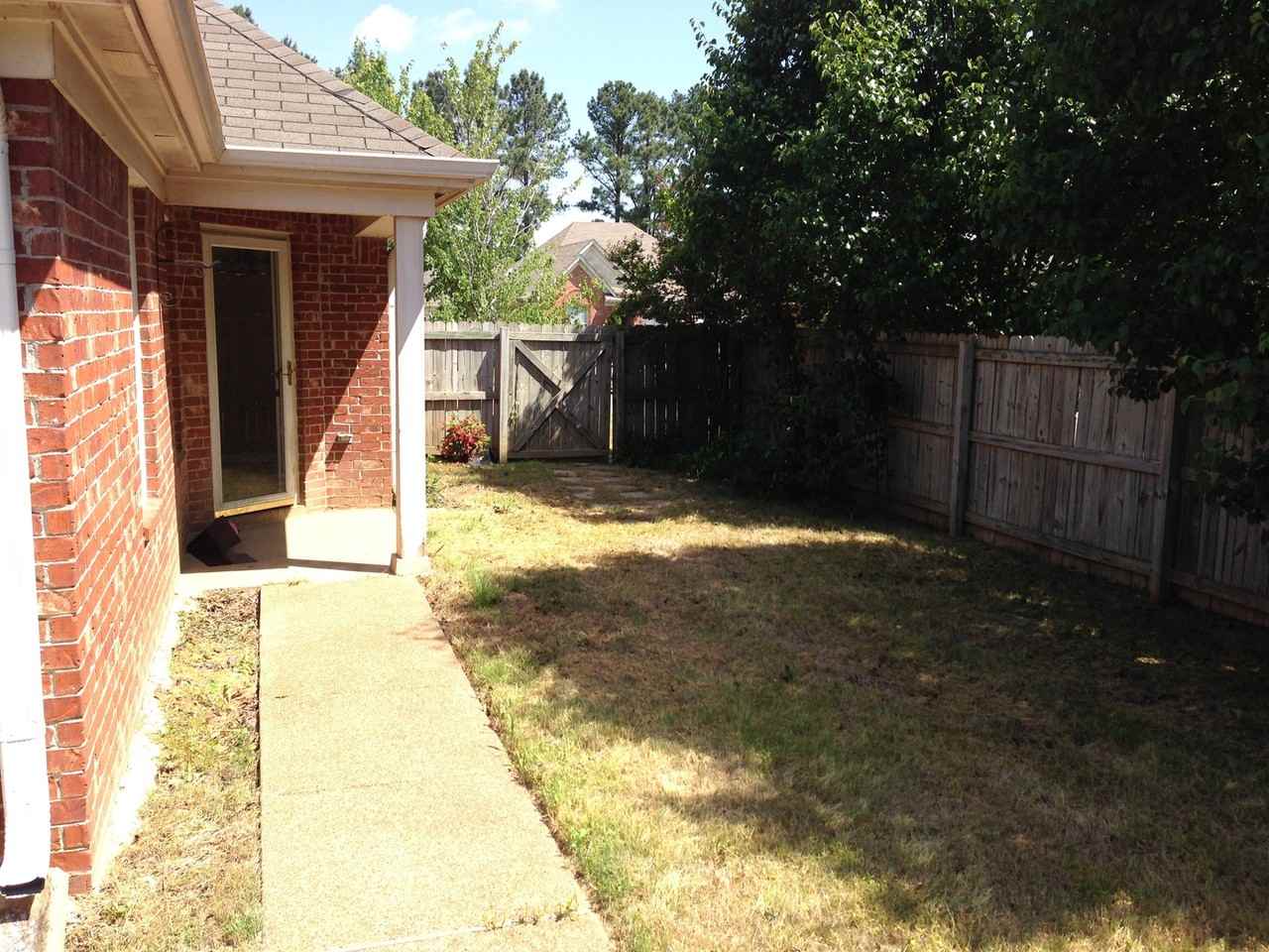 1098 Breezy Valley Dr - Photo 3 of 12