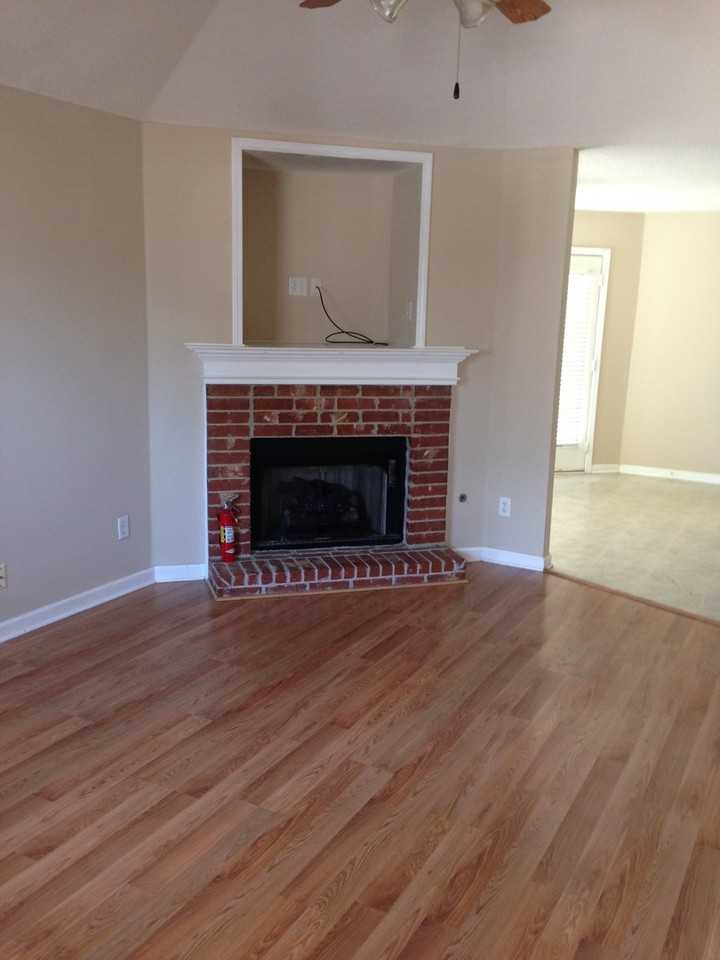 1098 Breezy Valley Dr - Photo 4 of 12