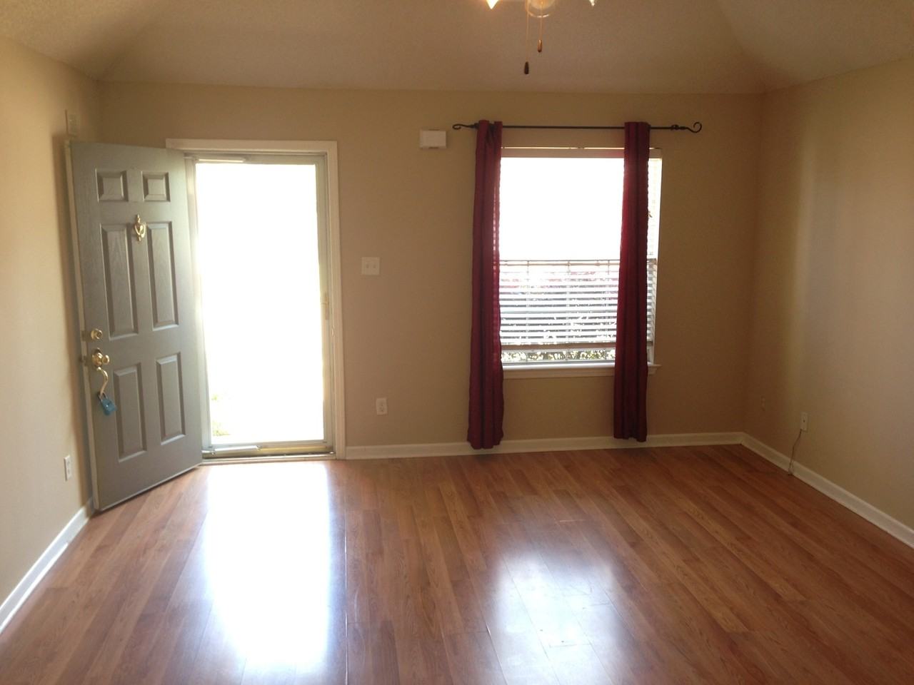 1098 Breezy Valley Dr - Photo 5 of 12