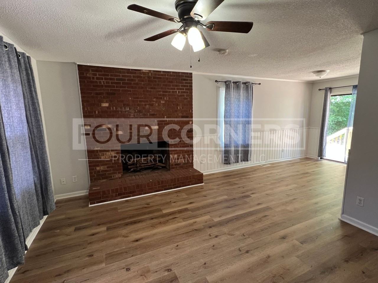 1409 Waterloo Dr - Photo 2 of 10