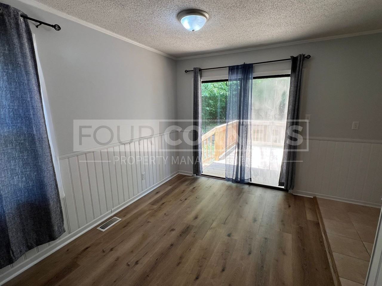 1409 Waterloo Dr - Photo 3 of 10