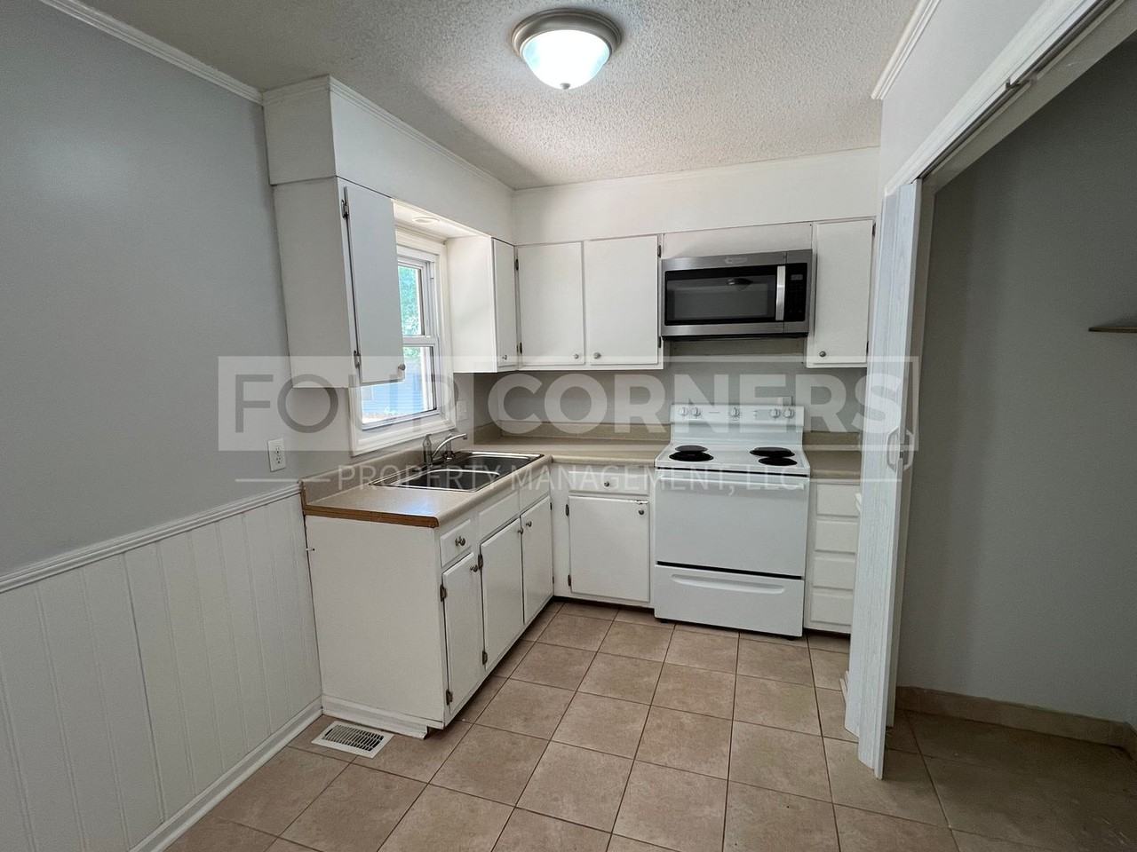 1409 Waterloo Dr - Photo 4 of 10