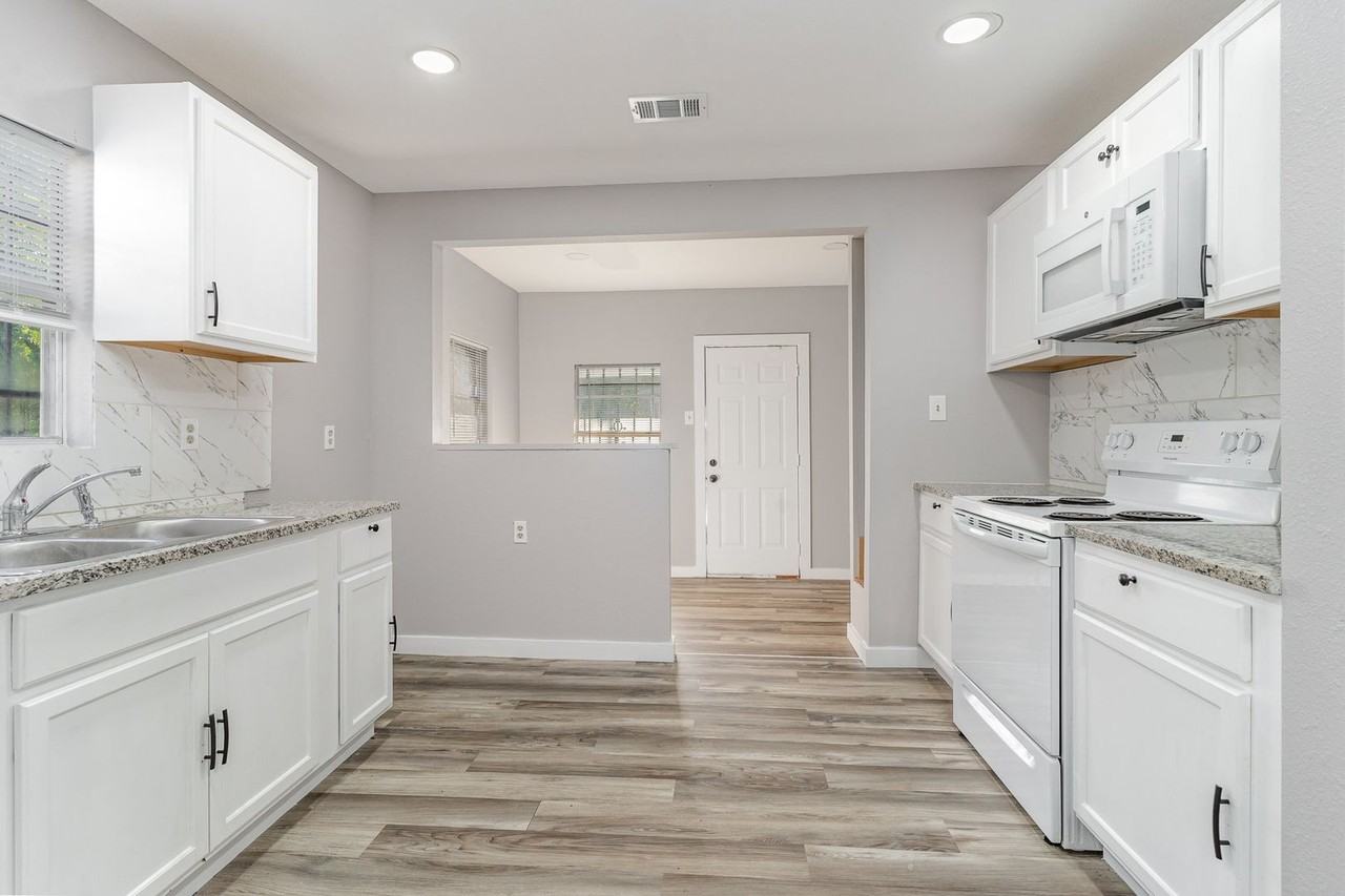 4804 Fellows Ln - Photo 4 of 14
