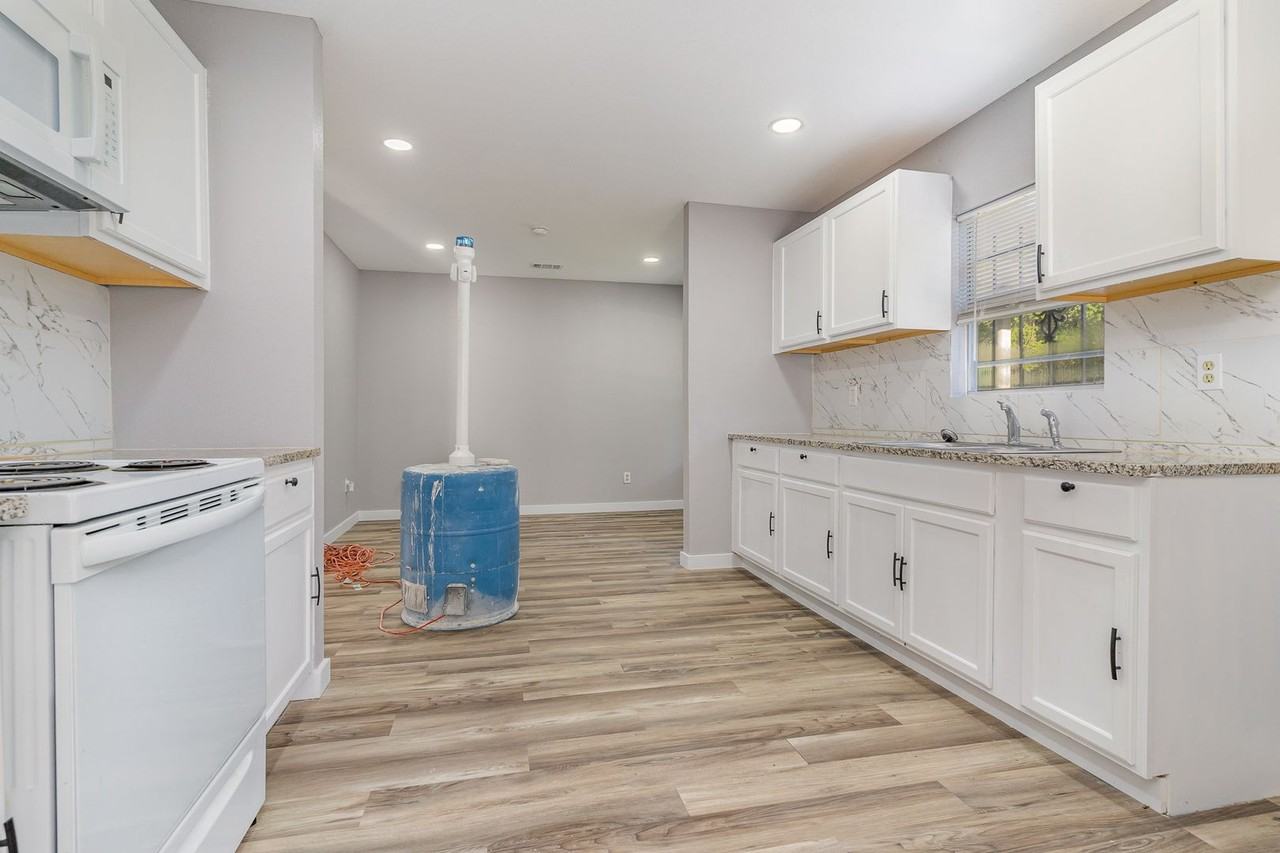 4804 Fellows Ln - Photo 5 of 14