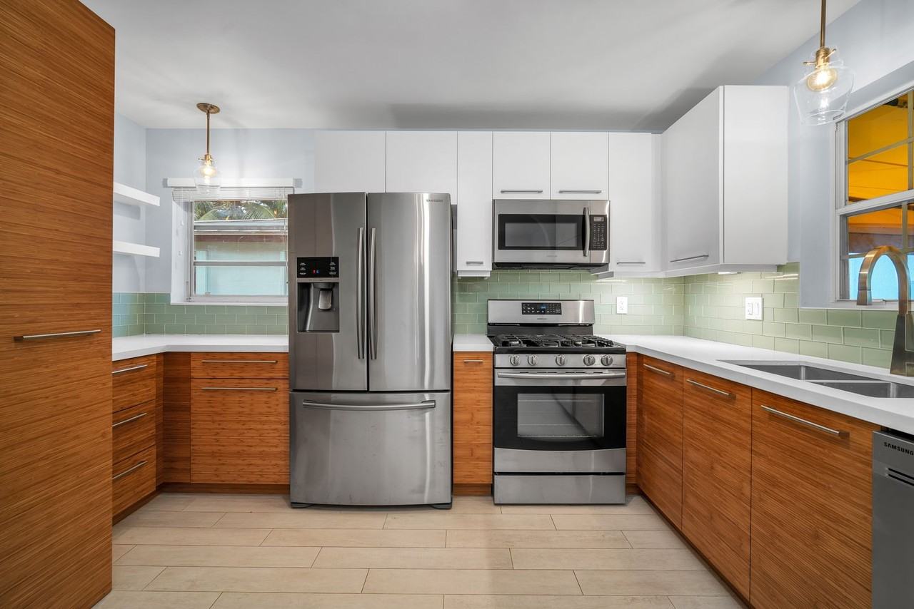 1351 Van Buren St - Photo 5 of 26