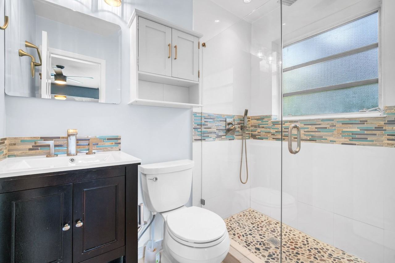 1351 Van Buren St - Photo 6 of 26