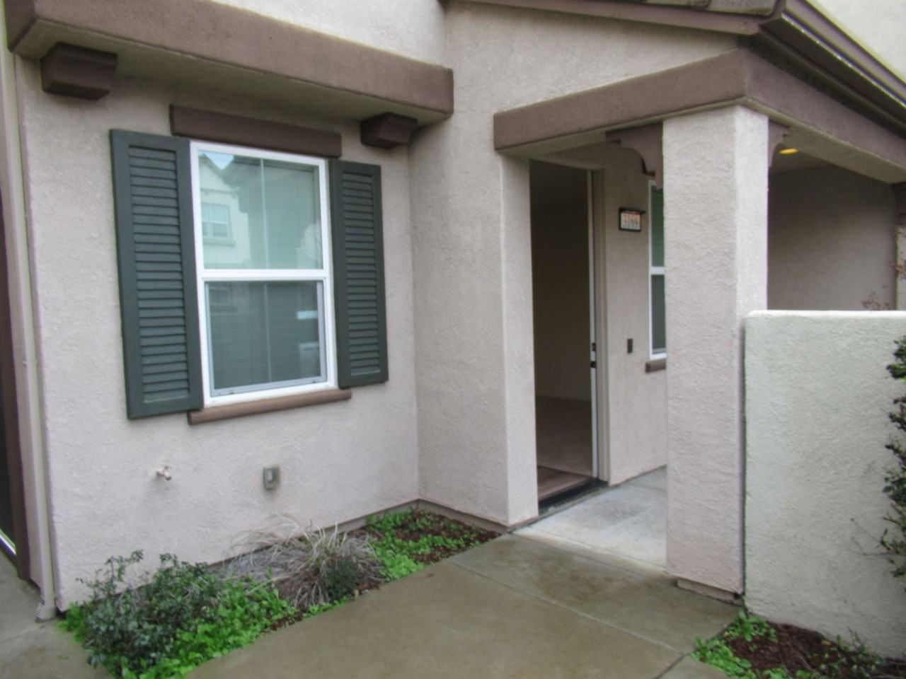 3169 Village Plaza Dr - Photo 4 of 24