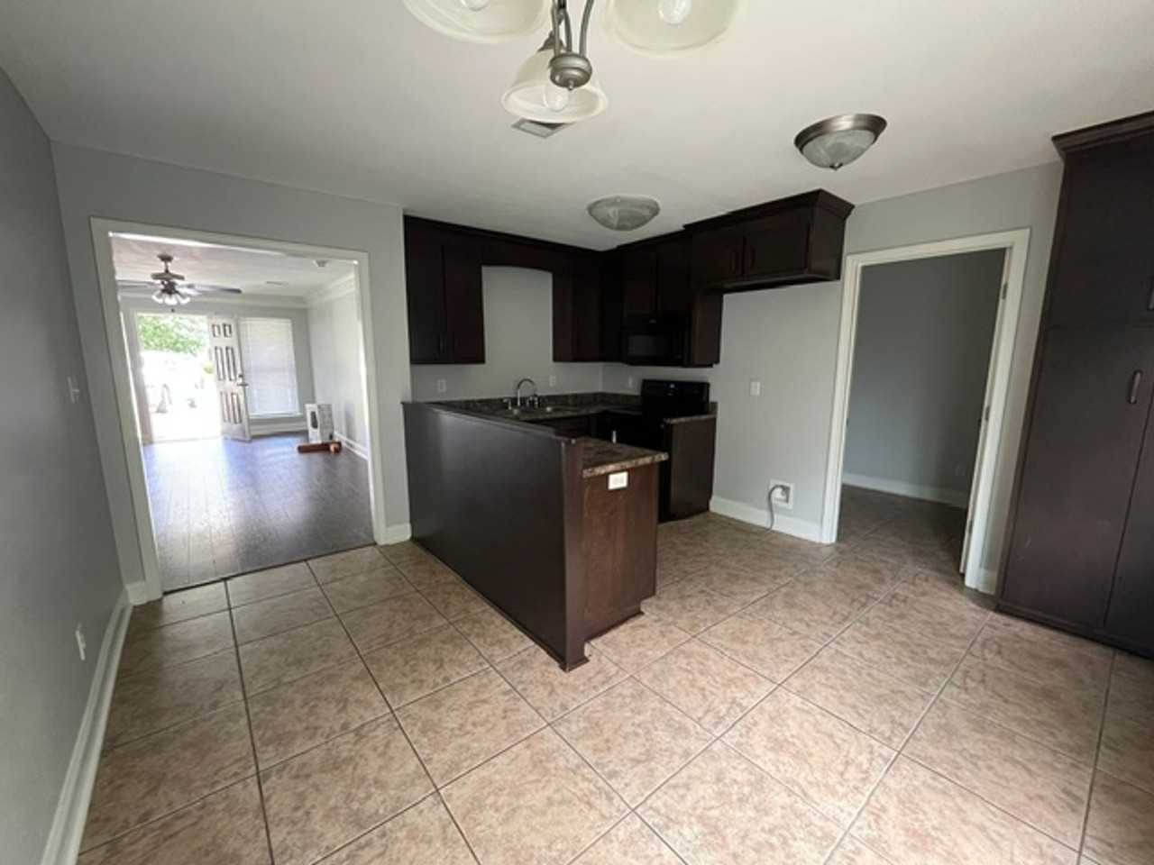 120 Laurelwood Ct - Photo 3 of 10