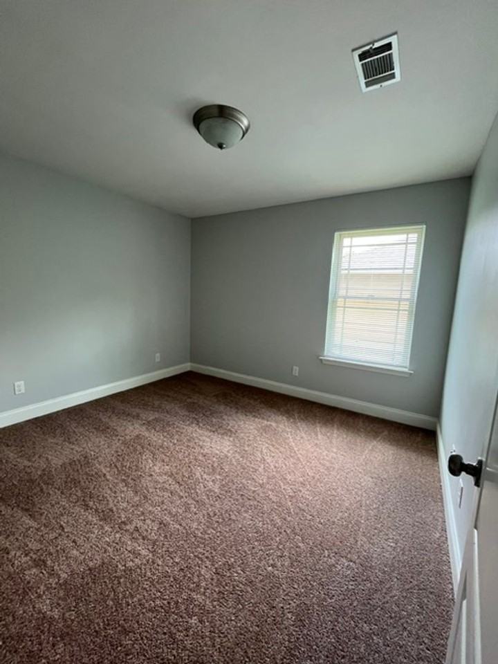 120 Laurelwood Ct - Photo 5 of 10