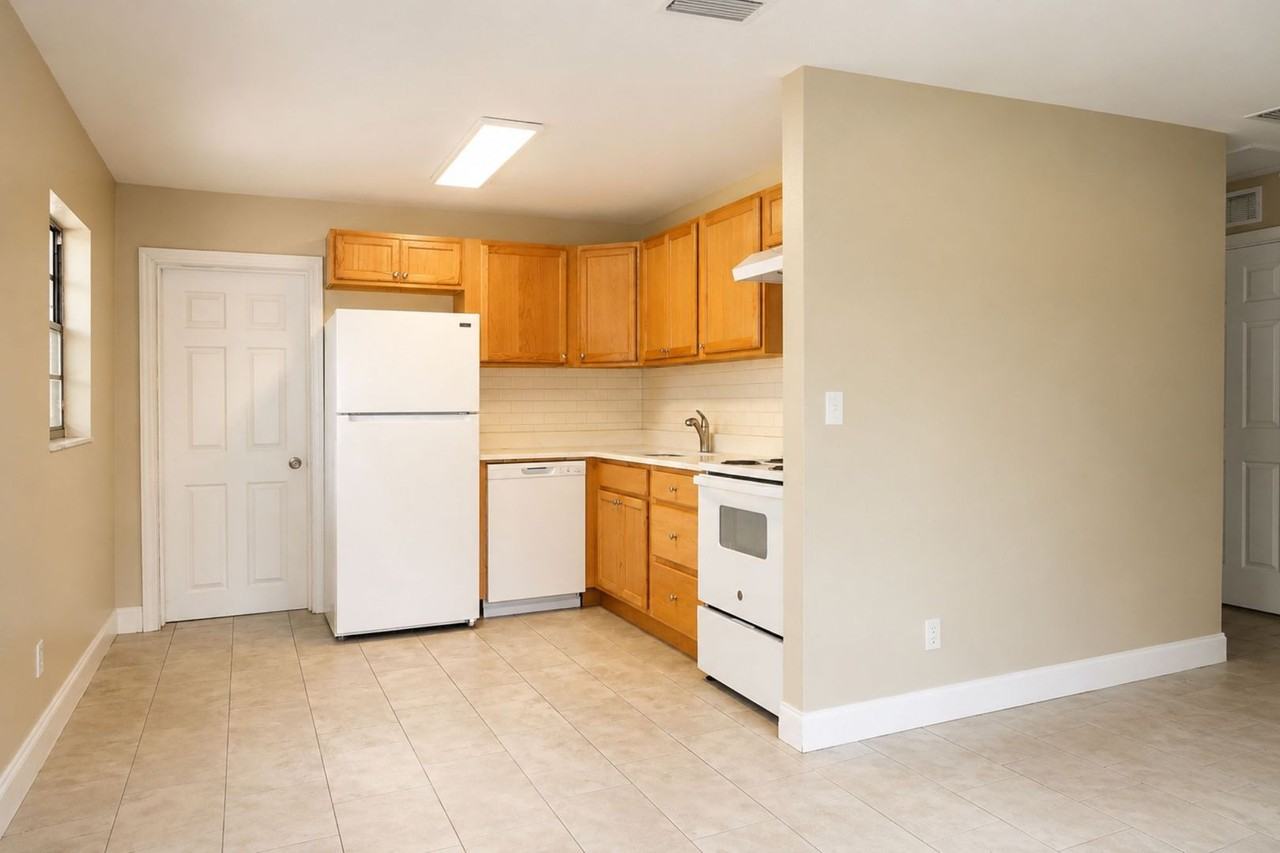 9412 N Elmer St - Photo 4 of 18