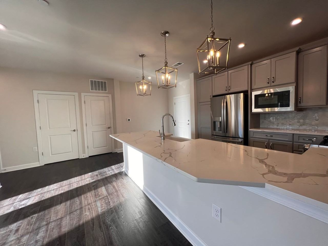3927 Fair Ridge Dr - Photo 3 of 50
