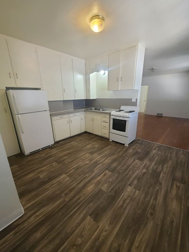 604 W Hays St #B - Photo 3 of 10
