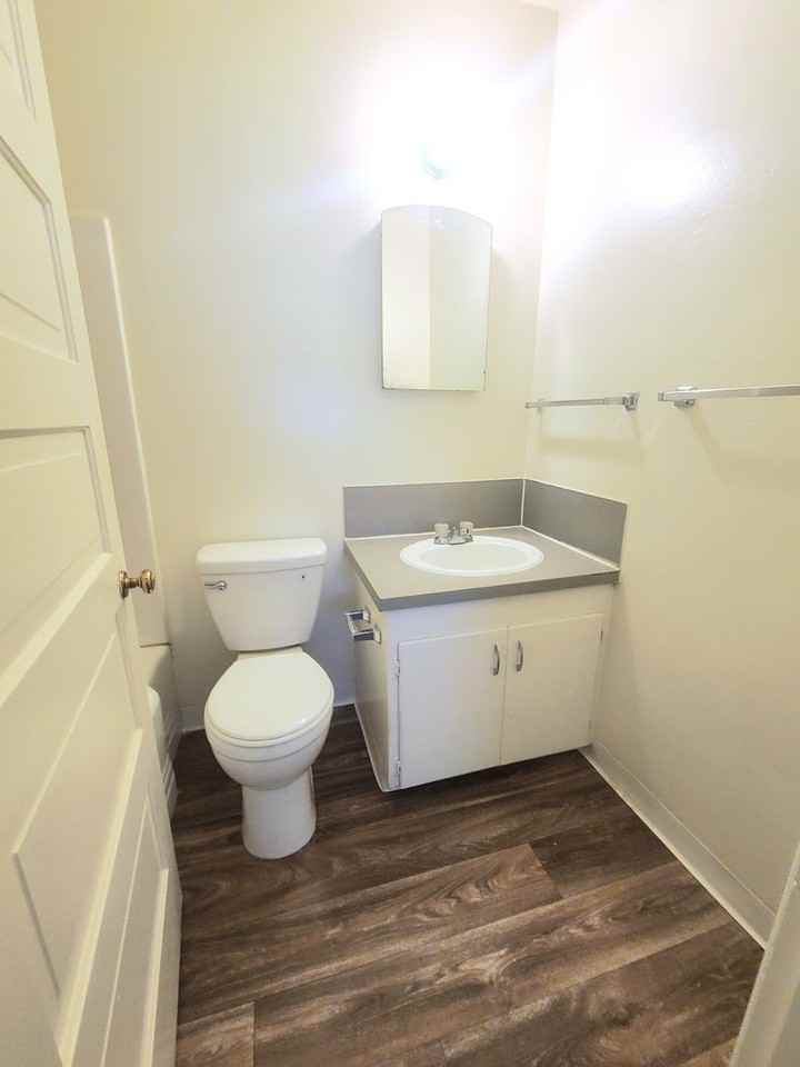 604 W Hays St #B - Photo 5 of 10