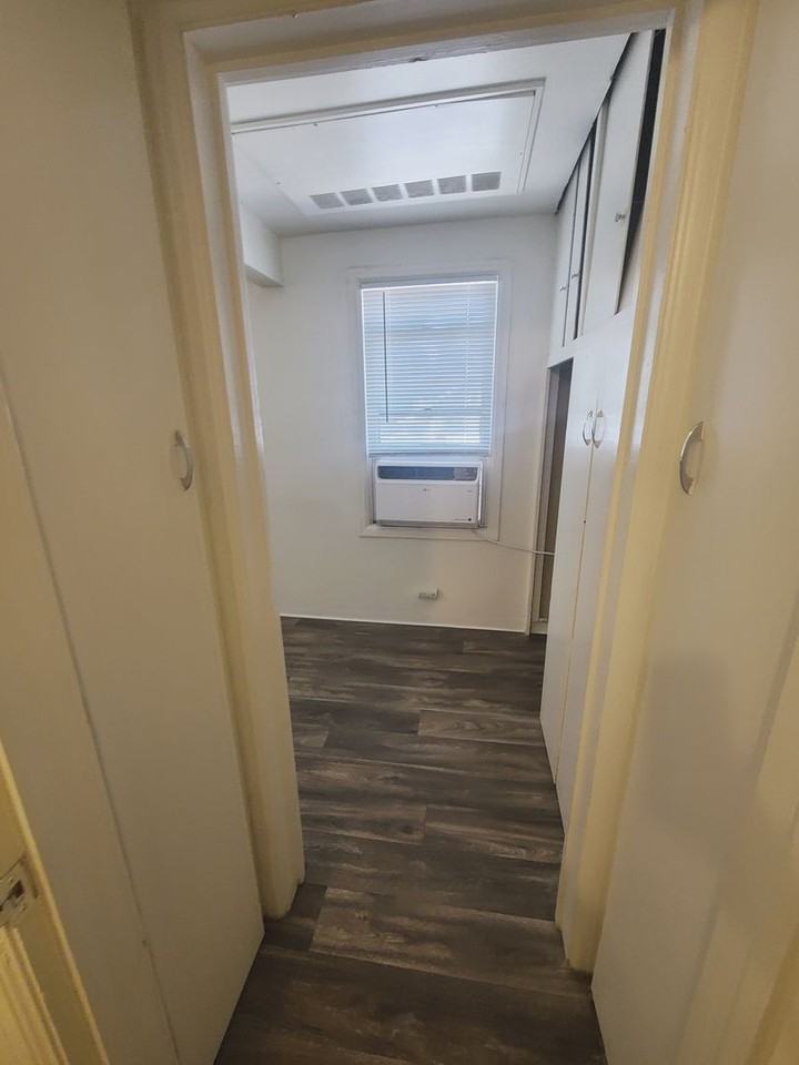 604 W Hays St #B - Photo 7 of 10