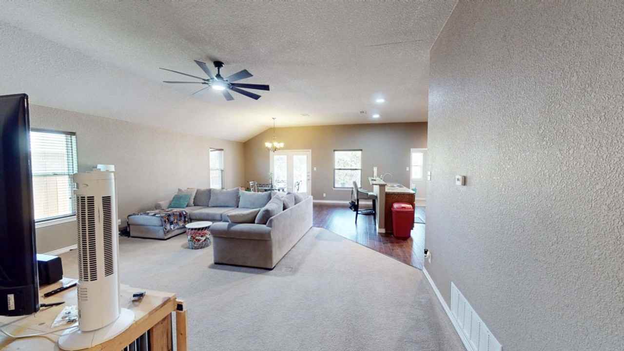 2607 Montague County Dr - Photo 5 of 28