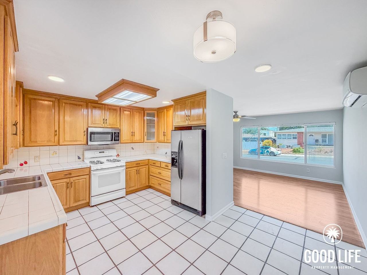 6415 Richard St - Photo 3 of 17