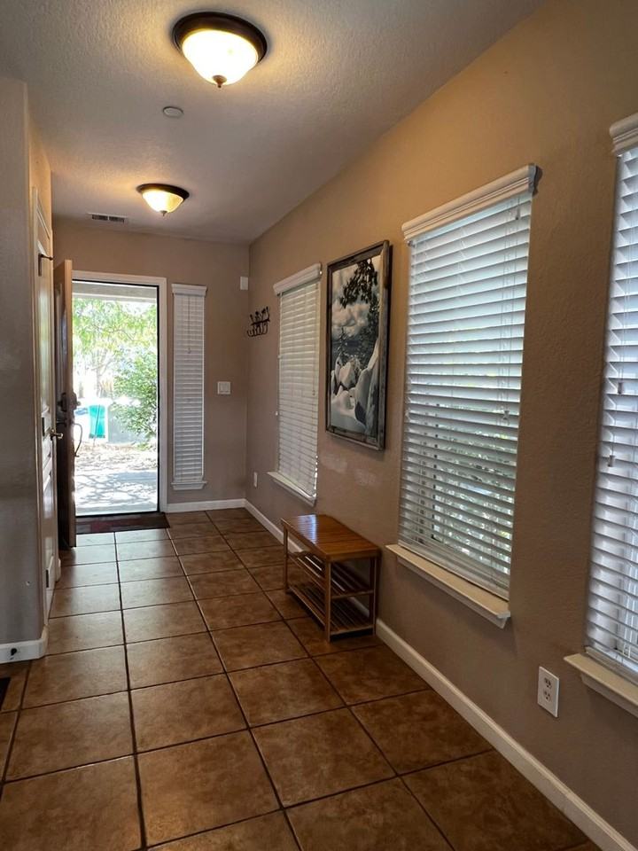 1142 Harbour Cove Ct - Photo 3 of 27
