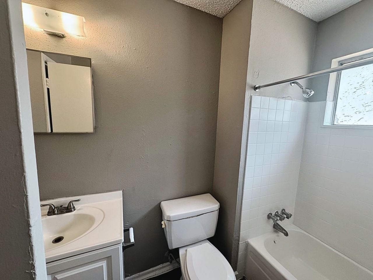 6827 Basilwood Dr - Photo 3 of 13