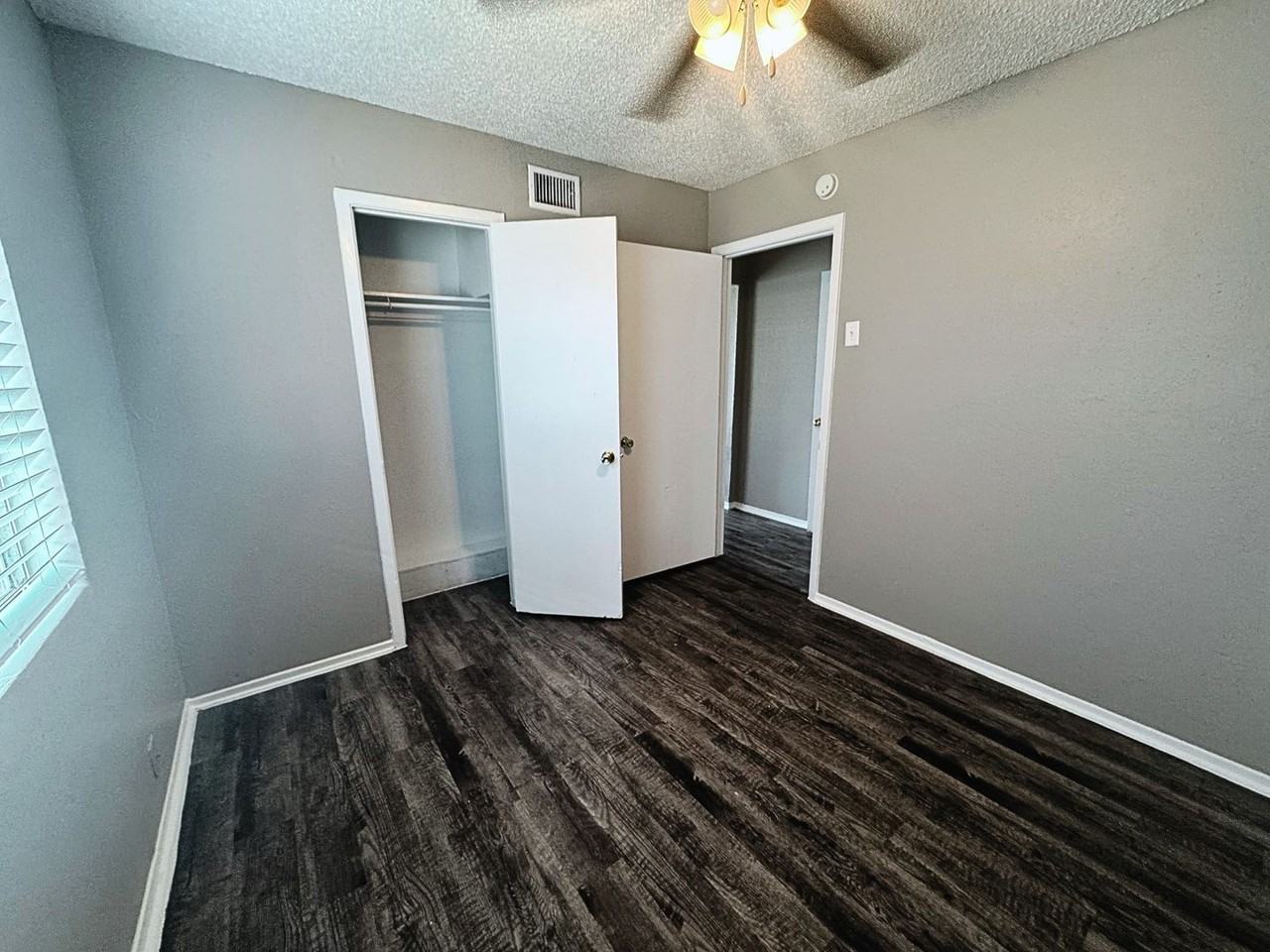 6827 Basilwood Dr - Photo 4 of 13