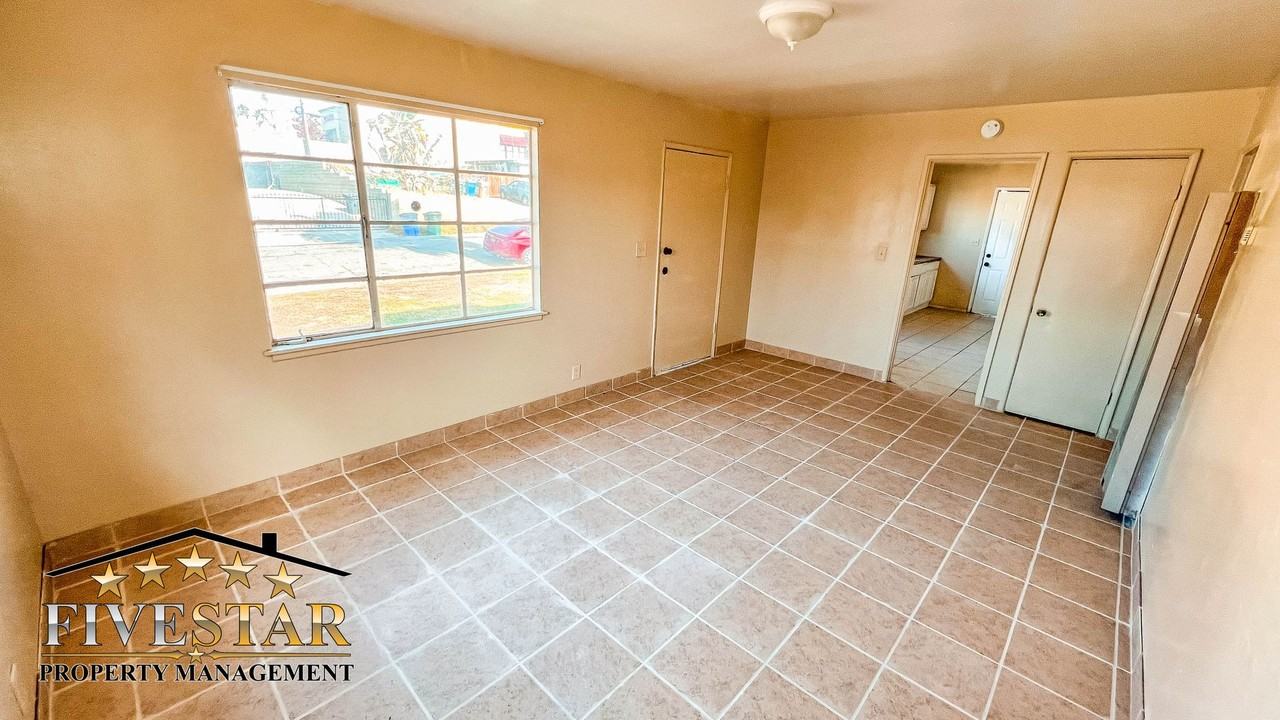 2105 Del Amo Way - Photo 3 of 15