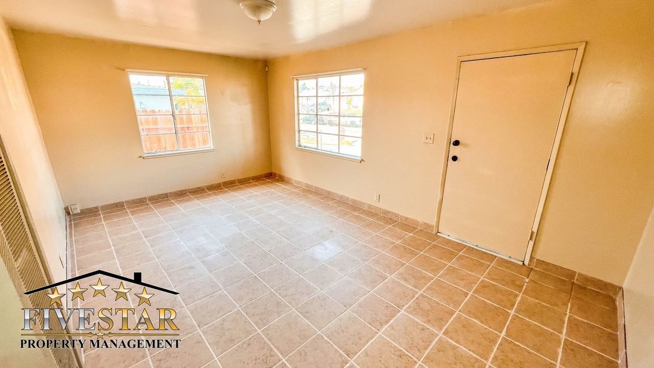 2105 Del Amo Way - Photo 4 of 15