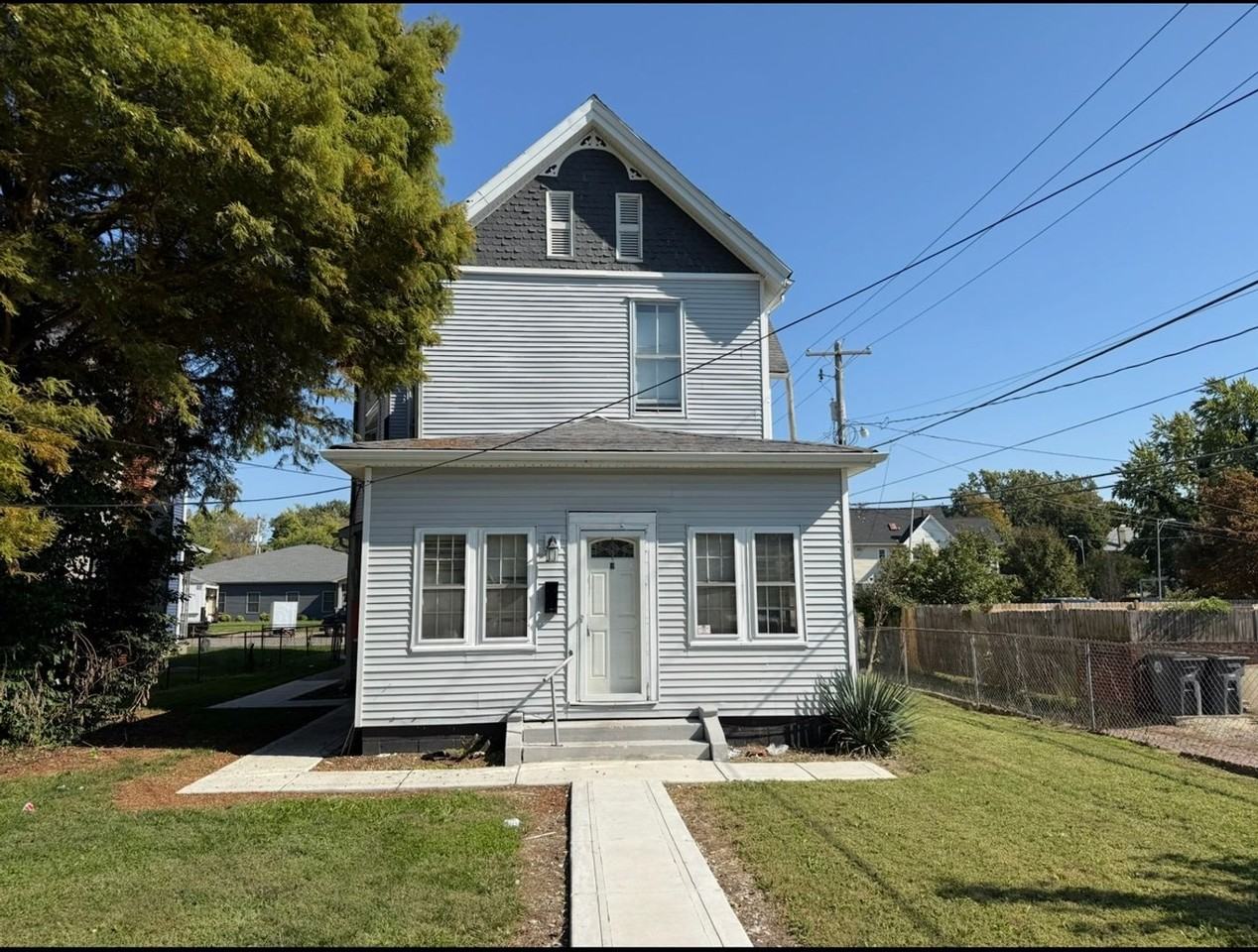931 Se 8th St - Photo 4 of 5