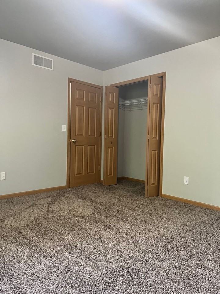 1701 Dainesway - Photo 2 of 13