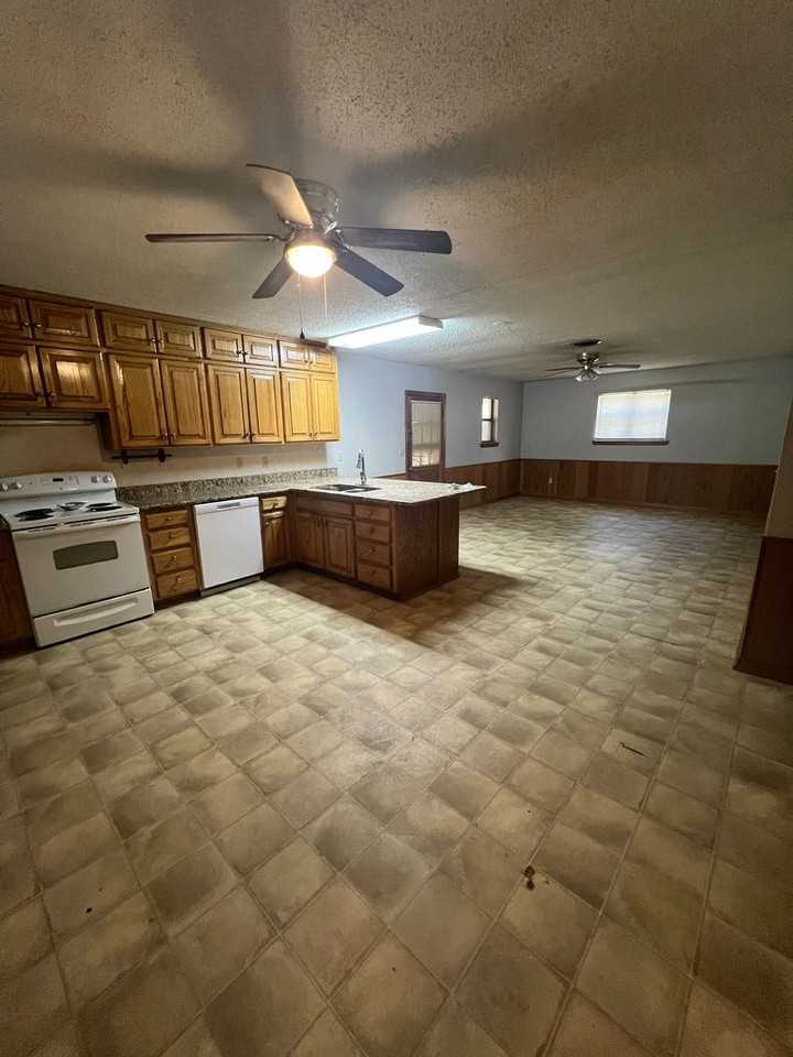 4612 Oregon Trl - Photo 3 of 10