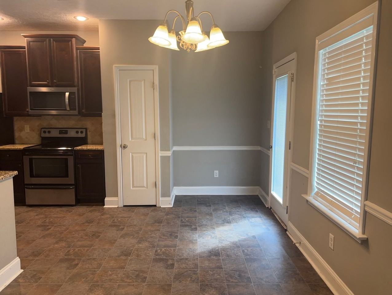717 Porter Ln - Photo 4 of 17