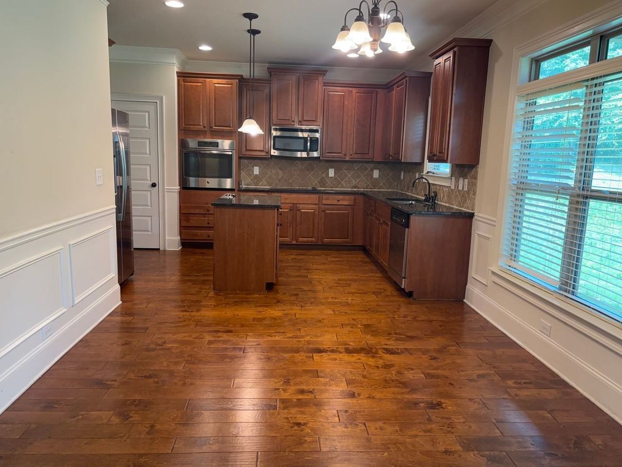 717 Porter Ln - Photo 5 of 17