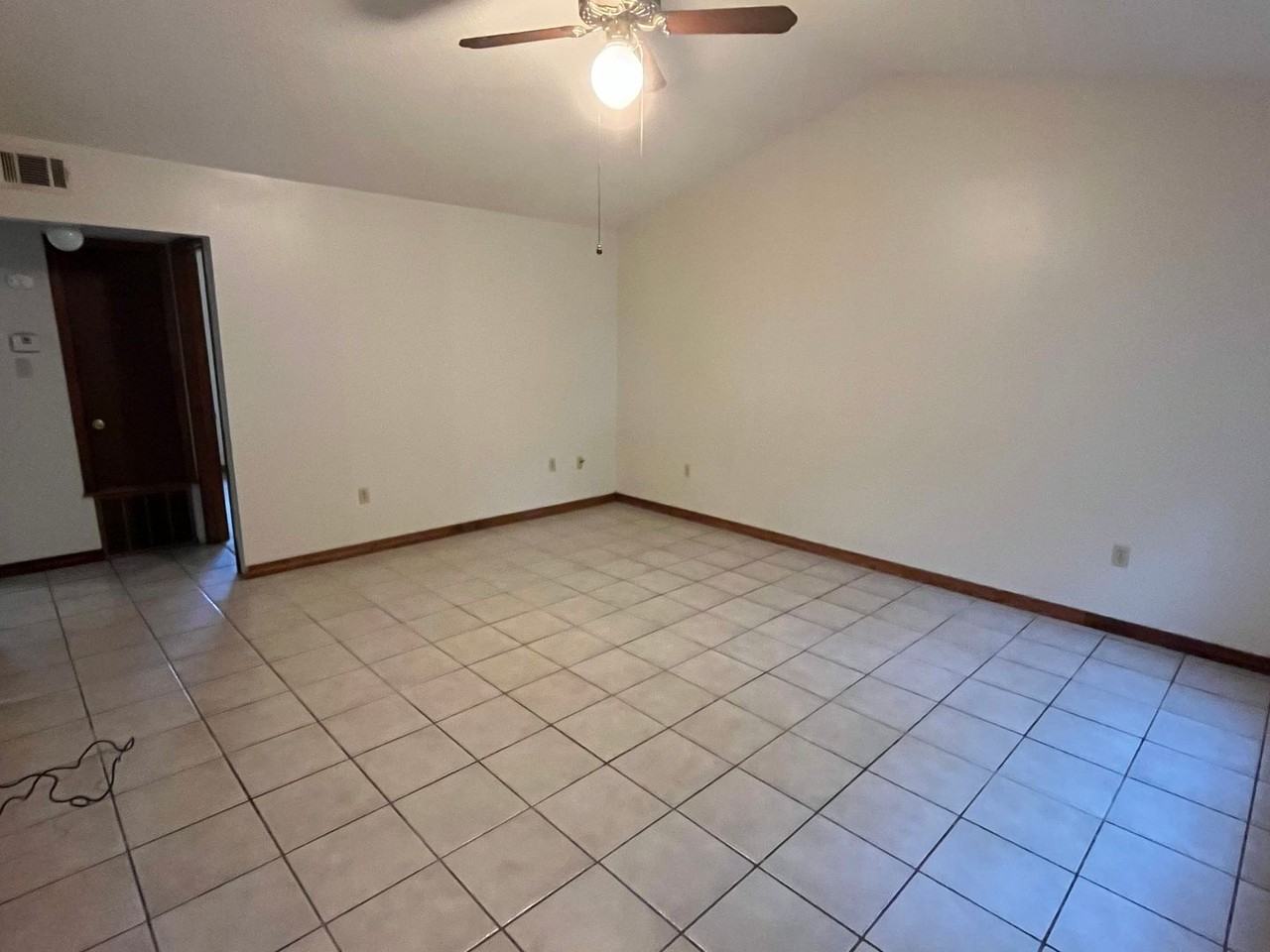 404 Hunter Ridge Ln - Photo 2 of 10