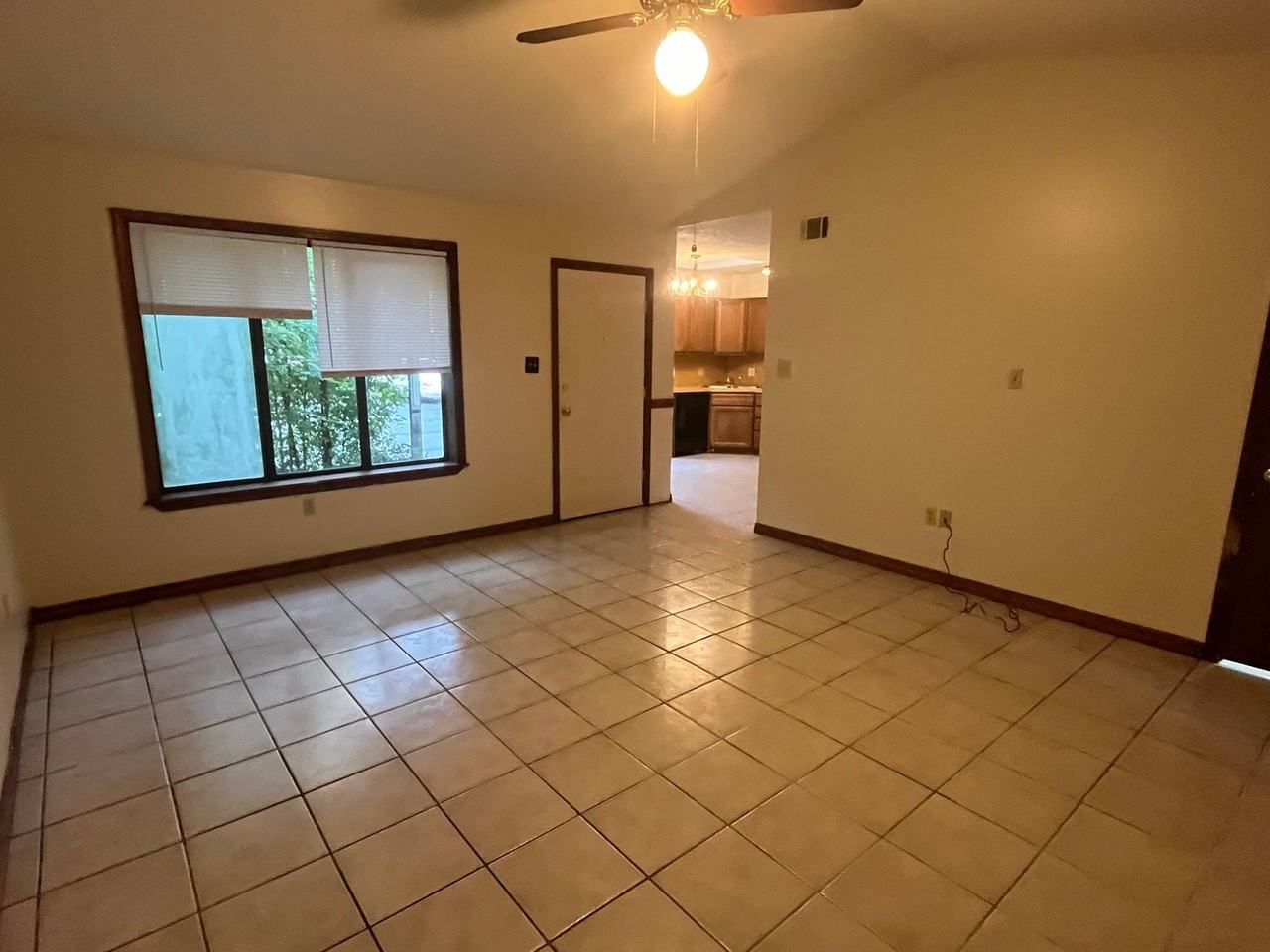 404 Hunter Ridge Ln - Photo 3 of 10