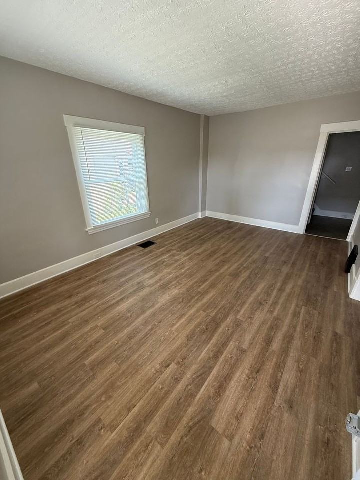21 S Dunlap Ave - Photo 2 of 26