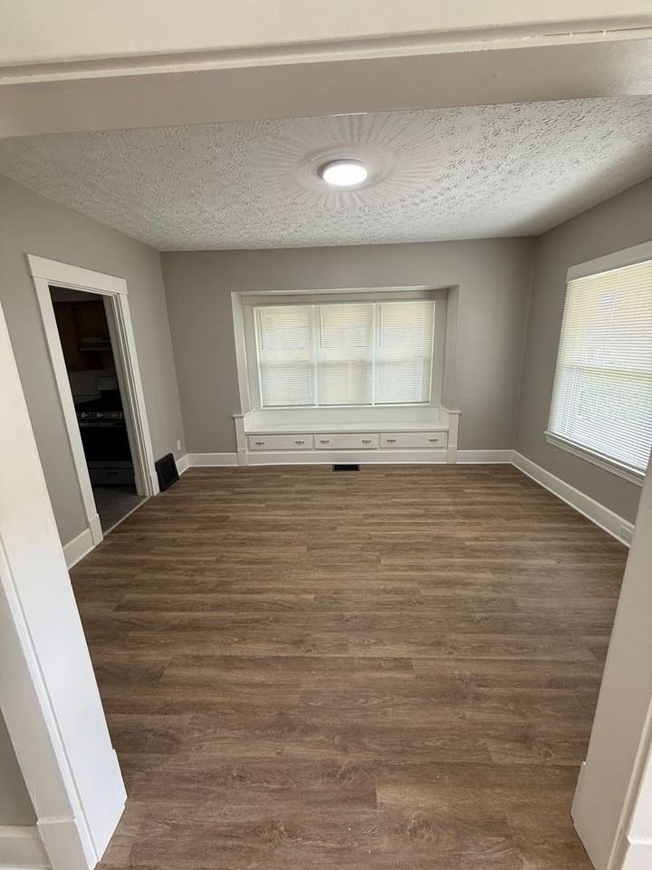 21 S Dunlap Ave - Photo 3 of 26