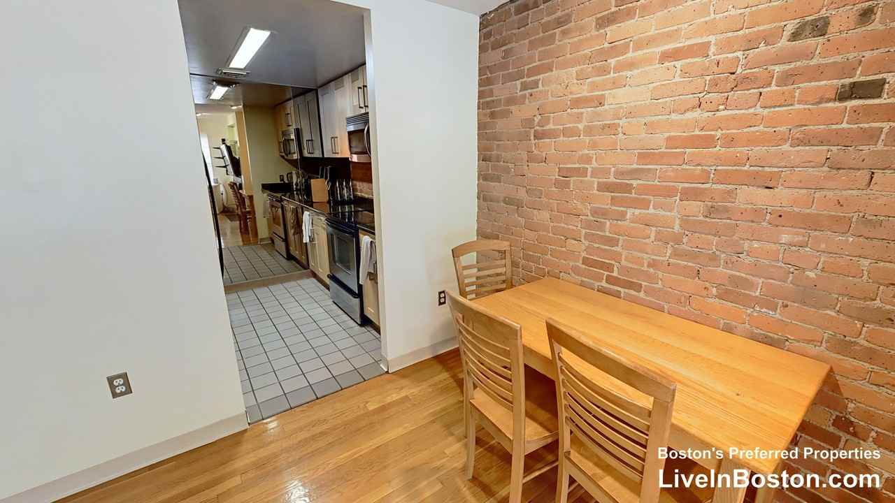 Gainsborough St #204 - Photo 3 of 8