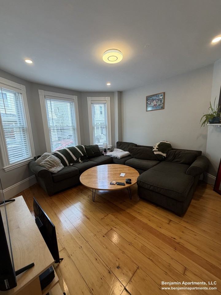 Howell St #1 - Photo 2 of 14